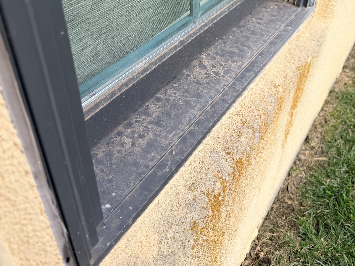 Window sill before cleaning